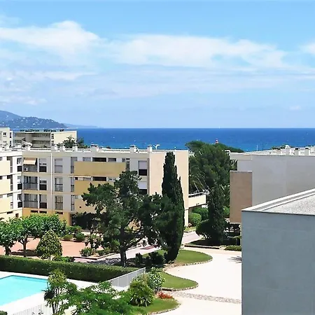 Avec Piscine, Tennis Et Parking Au Lavandou - 2 Pieces, 4 Couchages - Fr-1-251-24 Le Lavandou